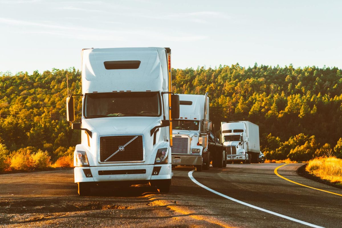 un camion sur la route